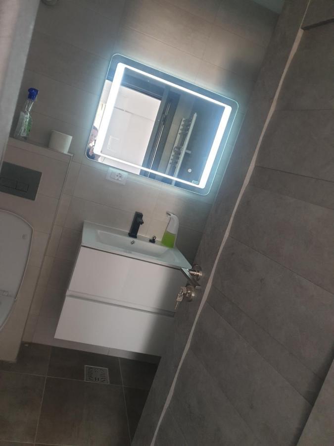 Apartament Dem Radulescu Langa Strand Râmnicu Vâlcea Exterior foto