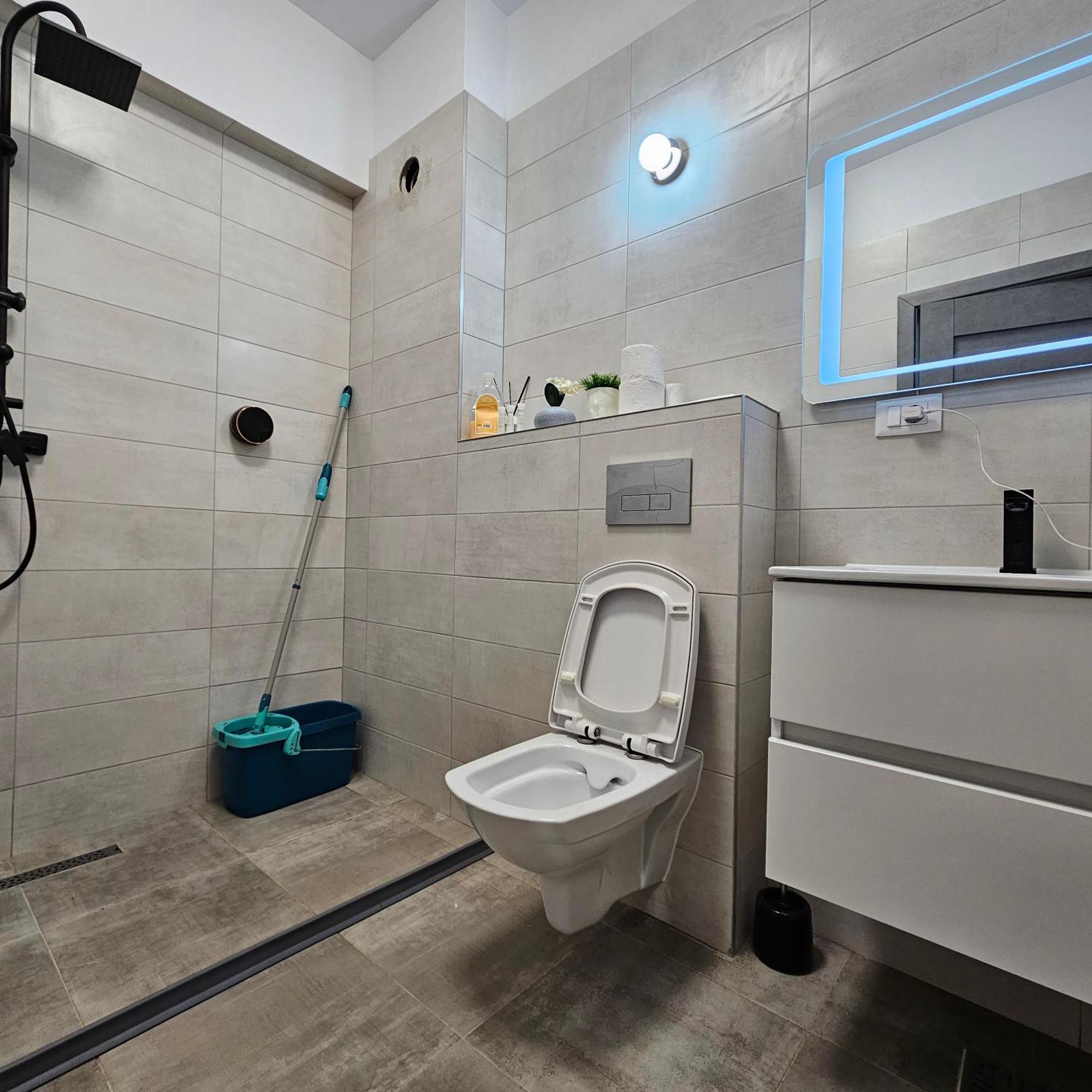 Apartament Dem Radulescu Langa Strand Râmnicu Vâlcea Exterior foto